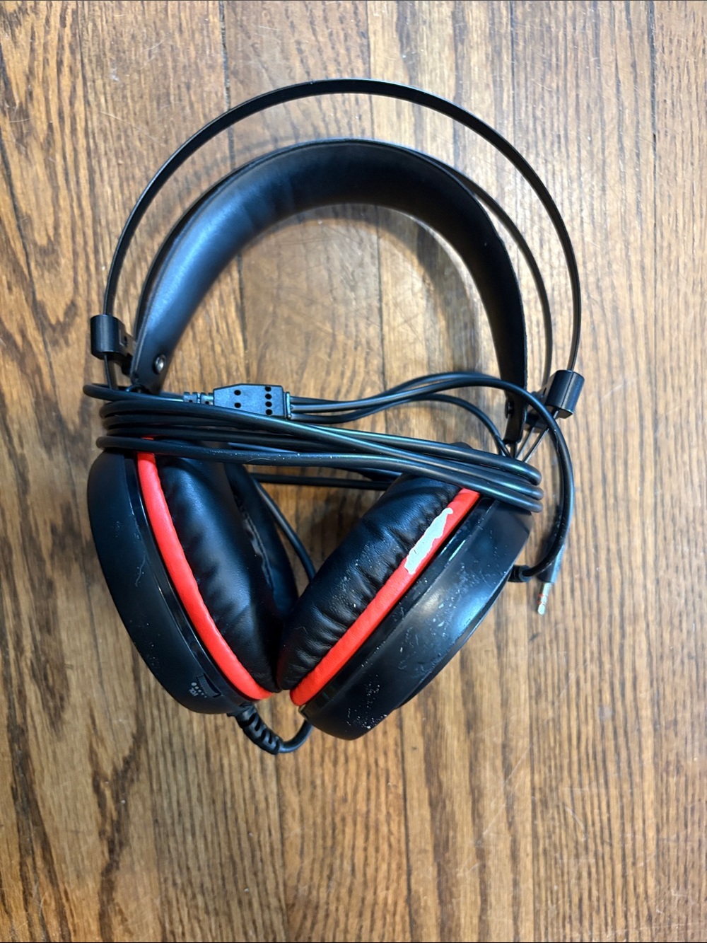 Over-Ear Wired Gaming Headset in Black and Red - Picture 8 of 9